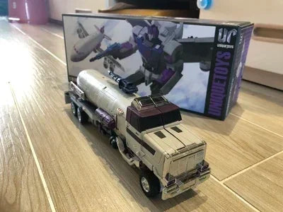 Unique Toys robot UT-Y01 air force Three Transformations Tank Trucks, Autobots and Gas Bombs Mars Boys Collect Classic Toys